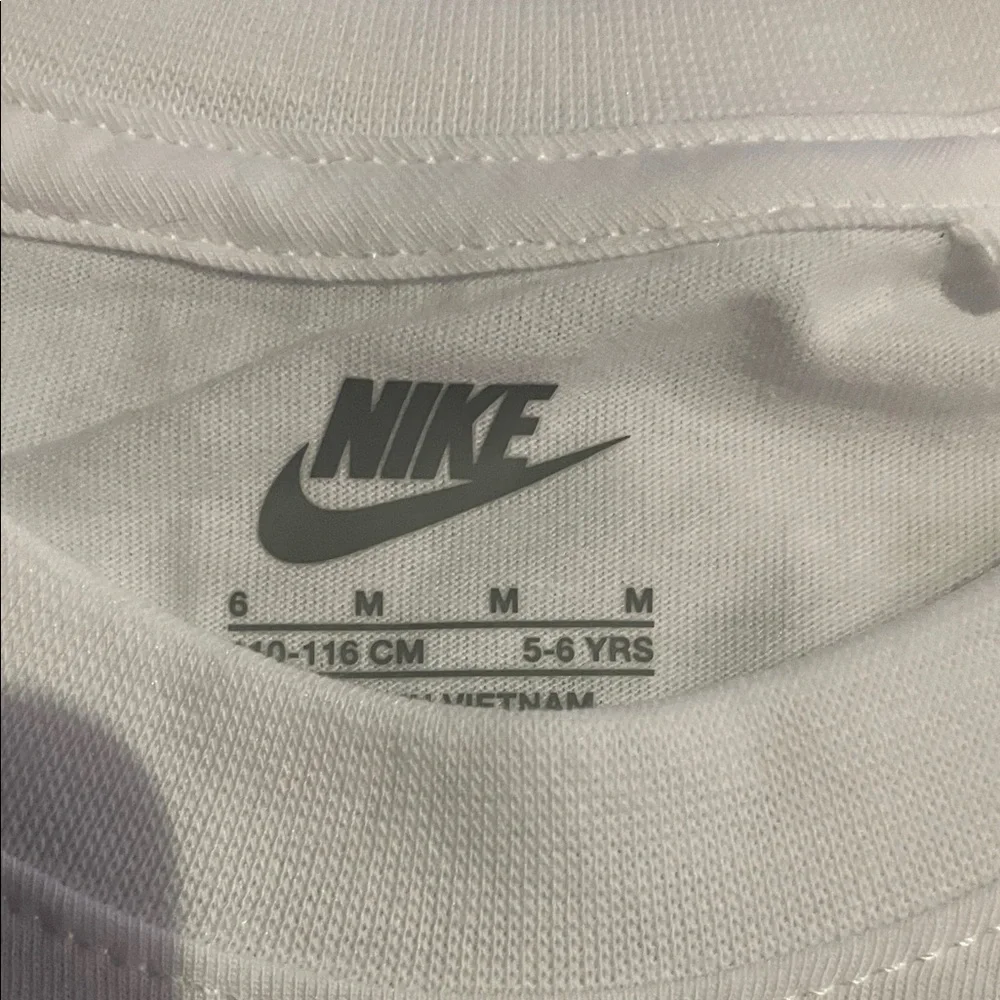 NEW! NIKE 2-PIECE T-SHIRT AND NIKE LOGO SHORTS SET. SIZE 6. BOYS. - Picture 9 of 9
